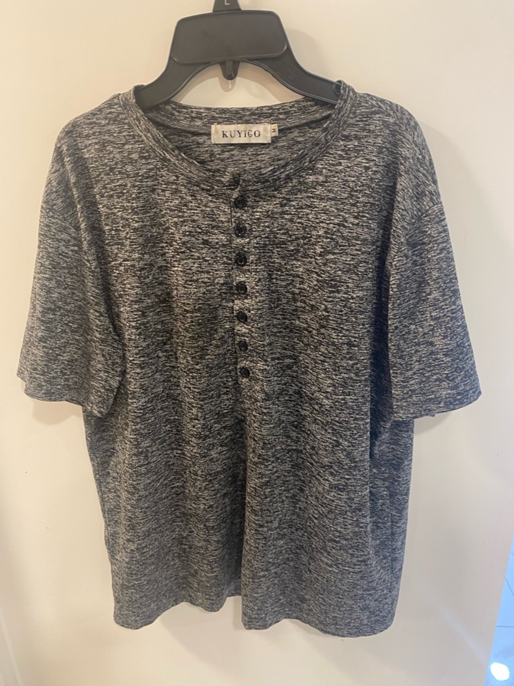 Kuyigu Men's Short-Sleeve Henley Shirt in Heather Gray
